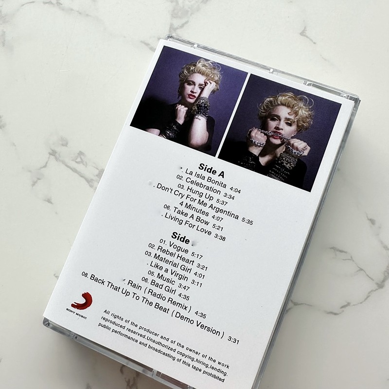 ヨーロッパ系アメリカ人向けポップカセット、未開封、歌詞ブック - Audio Music To Lyrics のレビューと価格